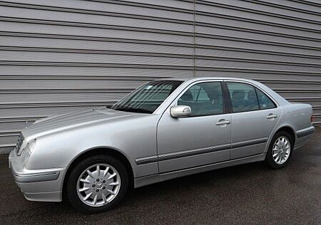 Mercedes-Benz E 200 CDI ELEGANCE original 30600 KM!!! aus 1.Hd