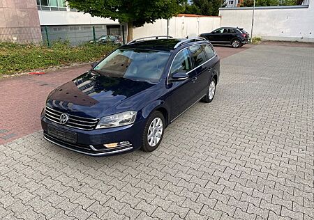 VW Passat Variant Volkswagen Passat 1.6 TDI Highline/Navi/Alcantara/SH