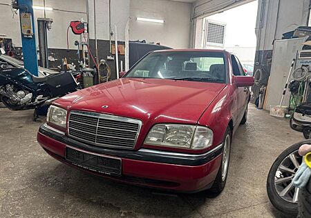 Mercedes-Benz C 180 CLASSIC. Oldtimer.