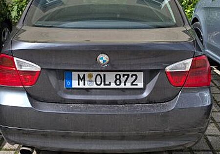 BMW 320i -
