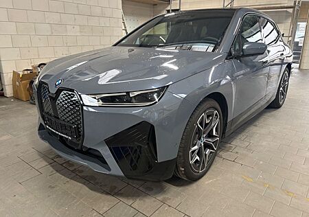 BMW iX 50 xDrive Sport Sky-Lounge AHK Autobahnassist