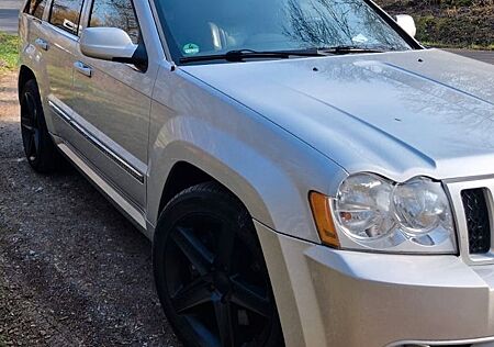 Jeep Grand Cherokee SRT8, 6.1 L HEMI, V8