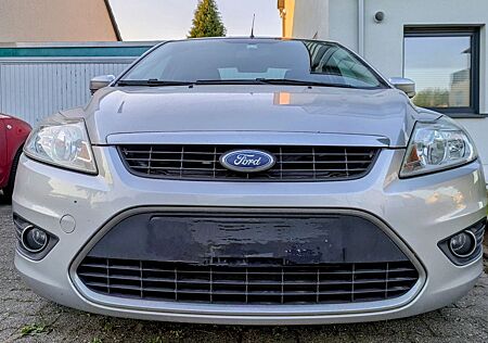 Ford Focus II Stufenheck 1,8 TDCi 85kW Ghia