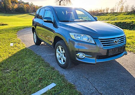 Toyota RAV 4 2,2-l-D-4D 4x2 -