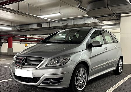 Mercedes-Benz B 180 AUTOMATIK.Sportpaket.Wenig.Km.Klima.Sitz