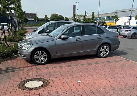 Mercedes-Benz C 250 CGI BlueEFFICIENCY Autom. -