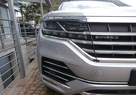 VW Touareg Volkswagen 3.0 V6 eHybrid 4MOTION Tiptr. Elegance