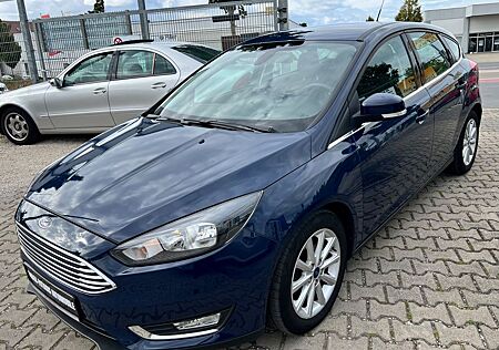 Ford Focus 1.0 Titanium Behindertengerechte Handgas