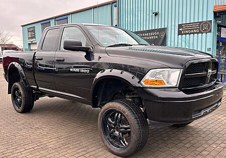 Dodge RAM 1500SLT QUAD CAB 4x4/MOTORSCHADEN-DREHT NOCH