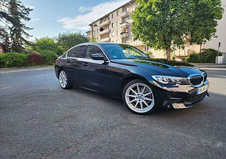 BMW 320i Automatik - Advantage 19 Zoll Navi, LED