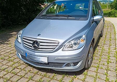 Mercedes-Benz B 200 - Automatik, 8-fach bereift, Rentnerfzg.