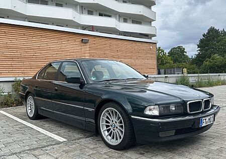 BMW 735iA E38 **SEHR VIELE NEUE TEILE**