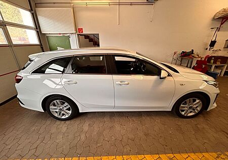Kia Cee'd Ceed 1.6 CRDi DCT ACC AHK Garantie