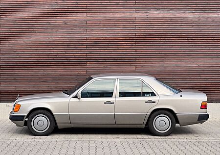 Mercedes-Benz 230 230E W124 / HISTORIE / GEPFLEGT / 92tkm !