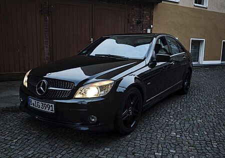 Mercedes-Benz C 220 CDI AMG/CarPlay/ParkAssist/CAM