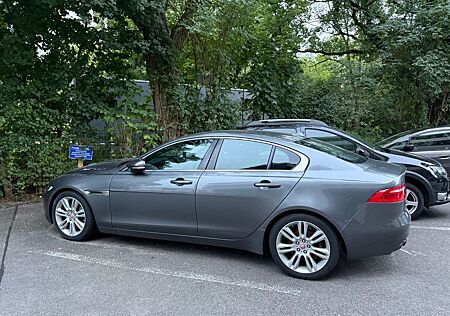 Jaguar XE 20d 180PS Portfolio Automatik Portfolio