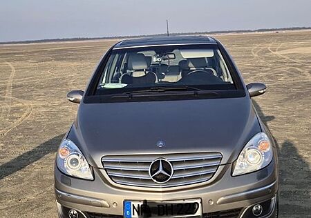 Mercedes-Benz B 200 - innen weiß Leder Sonderausstattung