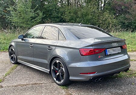 Audi S3 2.0 TFSI quattro -