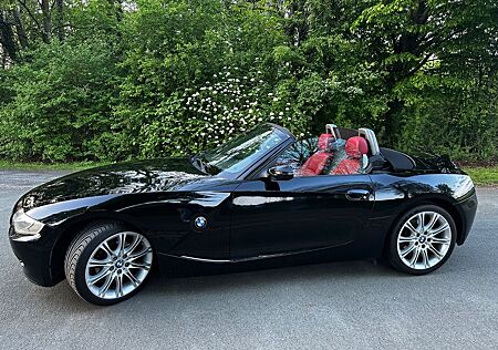 BMW Z4 3.0i Cabrio M-SPORTFAHRWERK-XENON-OPENAIR-NAV