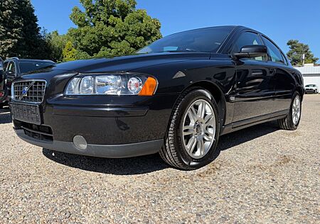 Volvo S60 Lim. 2.4 Kinetic*LEDER*KLIMAAUTO*ALU*SITZHEI