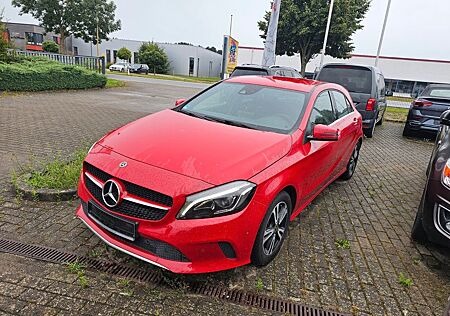 Mercedes-Benz A 180 BlueEfficiency+LED+Navi+PDC+SHZ+Tempomat