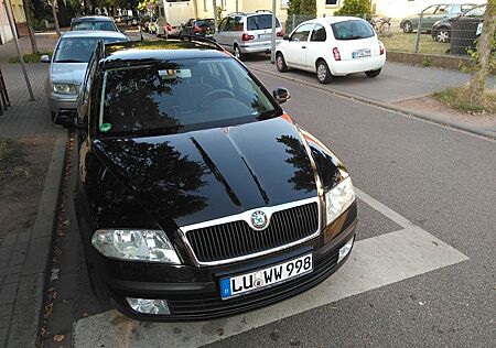 Skoda Octavia Combi 1.6 FSI Ambiente Ambiente
