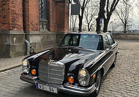 Mercedes-Benz S 280 4,5l, 195 PS (145 kW), 358 Nm