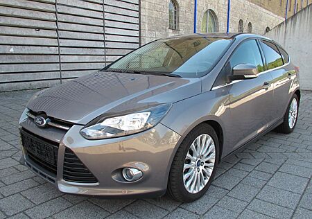 Ford Focus Lim Titanium Klima Alu AHK Sitzheiz. Navi