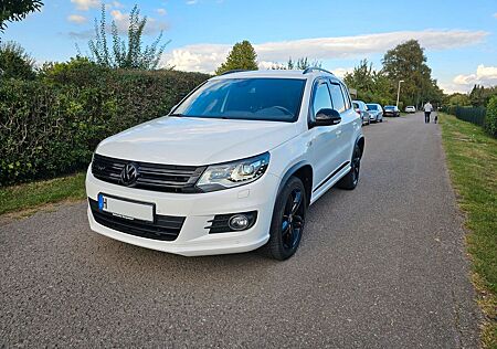 VW Tiguan Volkswagen 2.0 TSI 4MOTION R-LINE Scheckheft Navi