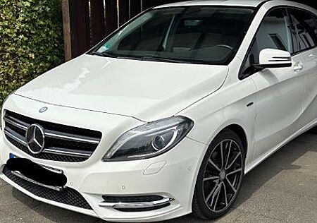 Mercedes-Benz B 180 -