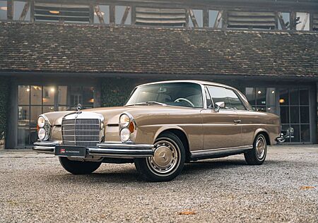 Mercedes-Benz 280 SE 3.5 Coupe mit Schiebedach, DE