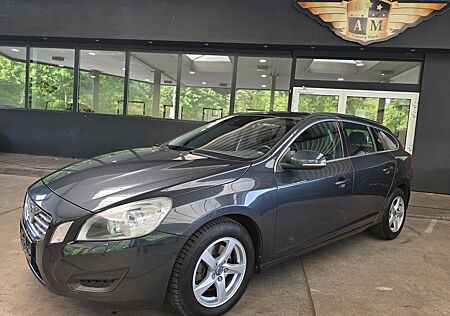Volvo V60 2.0D Kombi AUTOMATIK Momentum SSD/BT/AHK