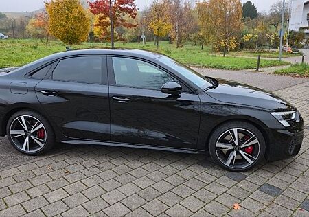 Audi S3 TFSI S tronic quattro -