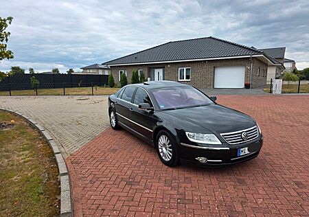 VW Phaeton Volkswagen 4.2 V8 4MOTION Tiptronic 4-Sitzer -