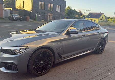 BMW 530E iPerformance - LEDER, Navi,Sitzheizung,