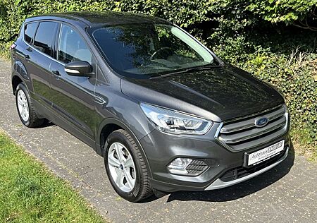 Ford Kuga Titanium *1.Hand * sehr gepfegter Zustand*