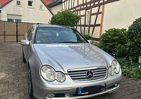 Mercedes-Benz C 230