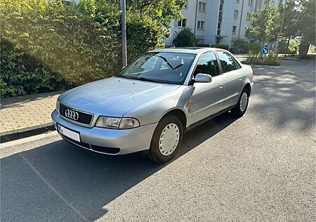 Audi A4 B5 1.8 Automatik / 125 PS / Garagenfahrzeug