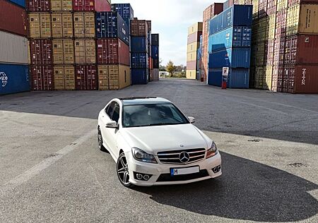 Mercedes-Benz C 180 CGI BlueEFFICIENCY AVANTGARDE AMG Paket