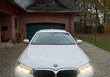 BMW 520 d xDrive Touring/H&K/AHK/LED/COCKPIT