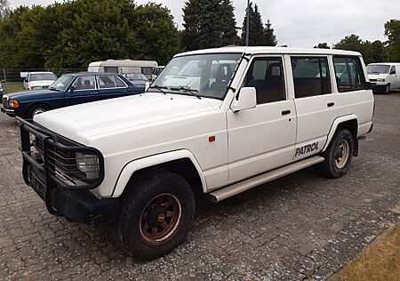 Nissan Patrol - 260 - 2,8 Turbo - Diesel lang -7 Sitzer