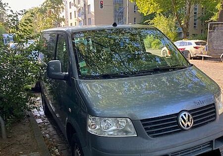 VW T5 Multivan Volkswagen / TÜV neu / Camper / Bett + Zubehör