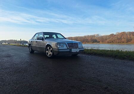 Mercedes-Benz 220 E W124 Klima-Automatik