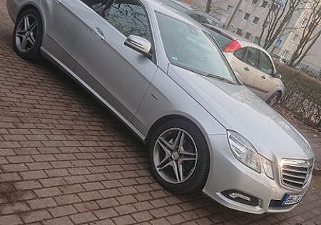Mercedes-Benz 220