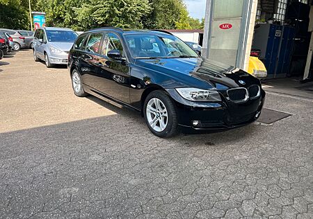 BMW 318i Touring Climatronic-Panoramadach-1.Hand
