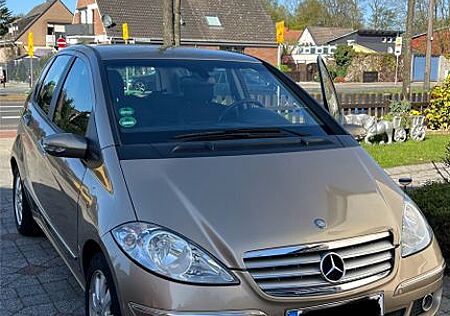 Mercedes-Benz A 200 ELEGANCE wenig KM