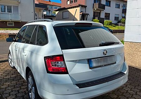 Skoda Fabia 1.2l TSI 81kW Joy Combi Joy weiß