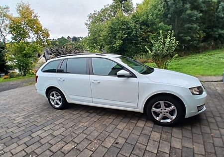 Skoda Octavia 1.6 TDI DSG Ambition Combi Ambition