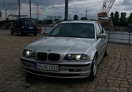 BMW 328i -