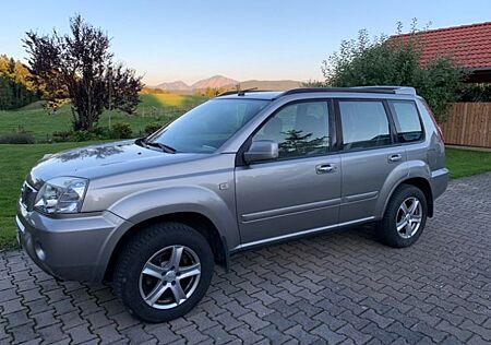 Nissan X-Trail gebraucht kaufen Nissan X-Trail 4x4/ AHK/ Automatik/ Stollen-Bereifung..
